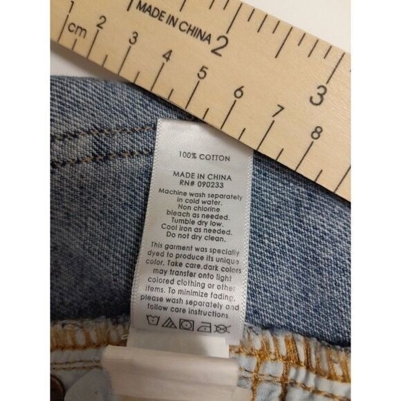 Vintage PacSun Wash High-Rise Distressed Denim Shorts with Raw Hem  Mom Size 25 - Picture 5 of 11